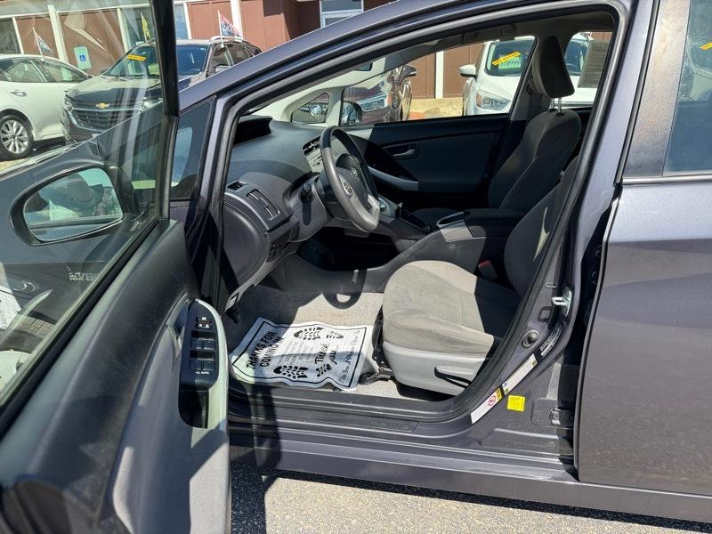 Toyota Prius Two 2015