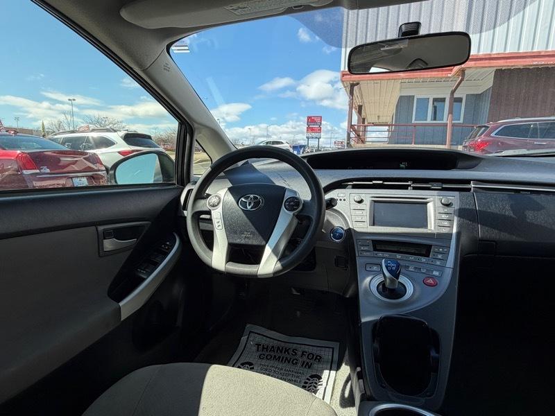 Toyota Prius Two 2015