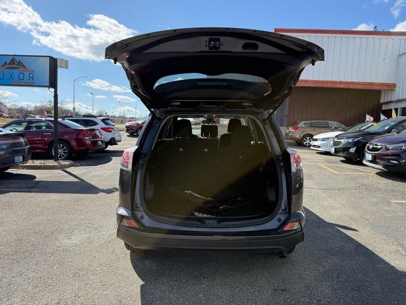 Toyota RAV4 LE 4D SUV FWD 2018