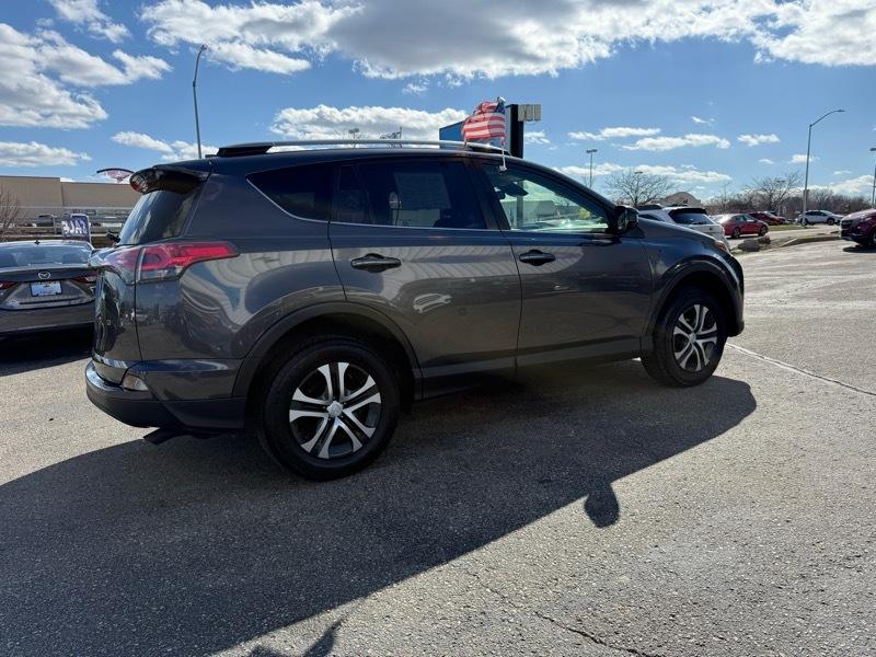 Toyota RAV4 LE 4D SUV FWD 2018