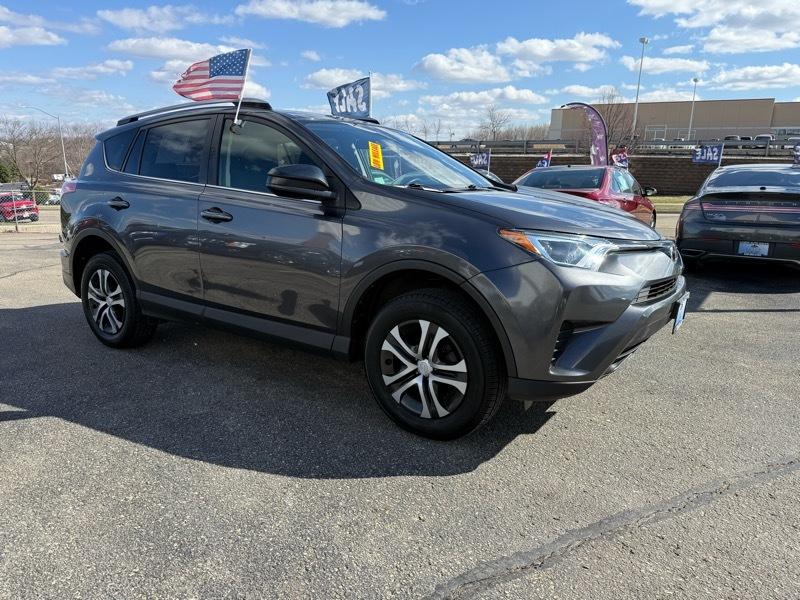 Toyota RAV4 LE 4D SUV FWD 2018