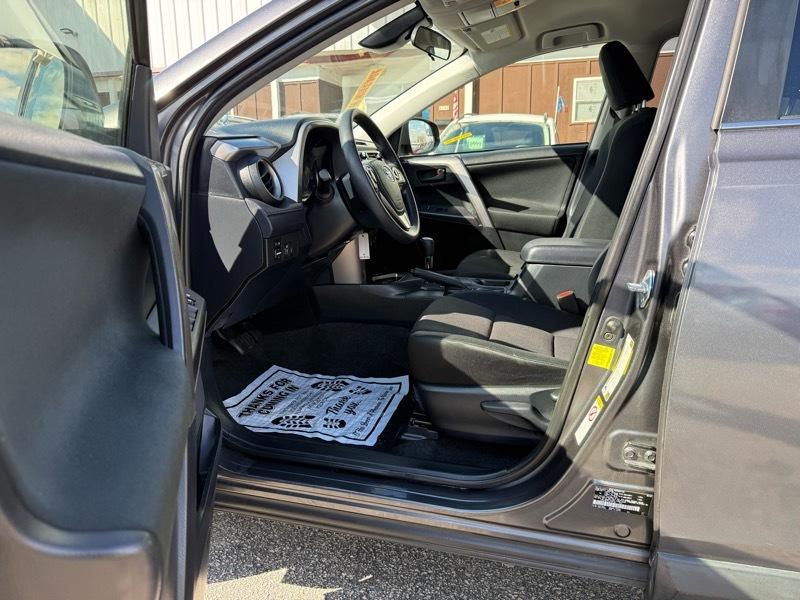 Toyota RAV4 LE 4D SUV FWD 2018