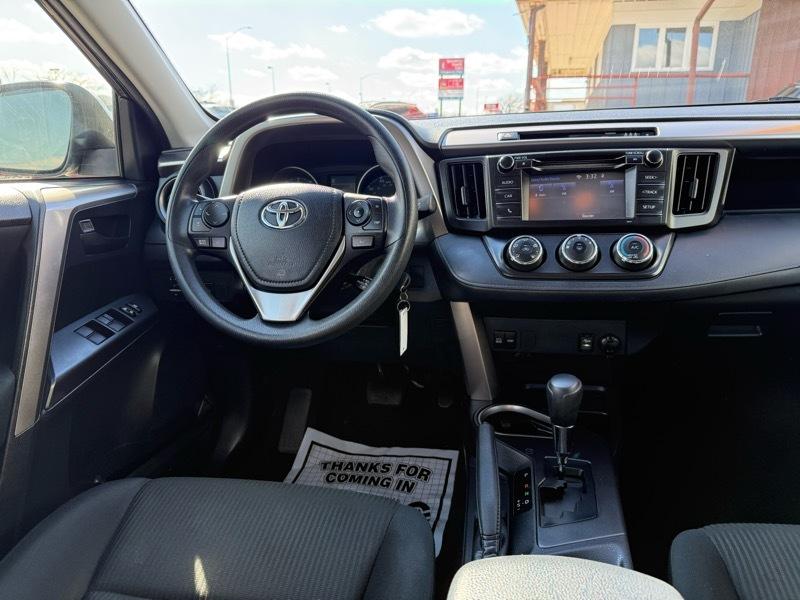 Toyota RAV4 LE 4D SUV FWD 2018