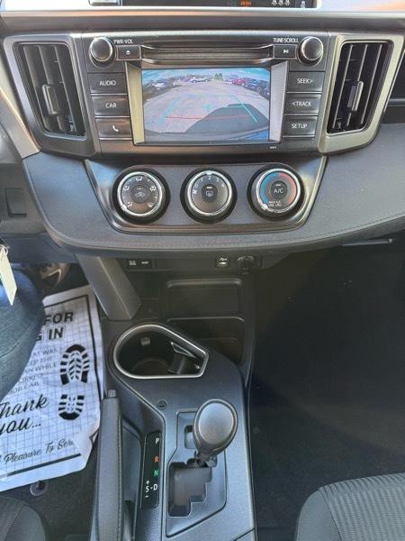 Toyota RAV4 LE 4D SUV FWD 2018