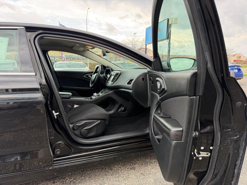 Chrysler 200 LX  2017