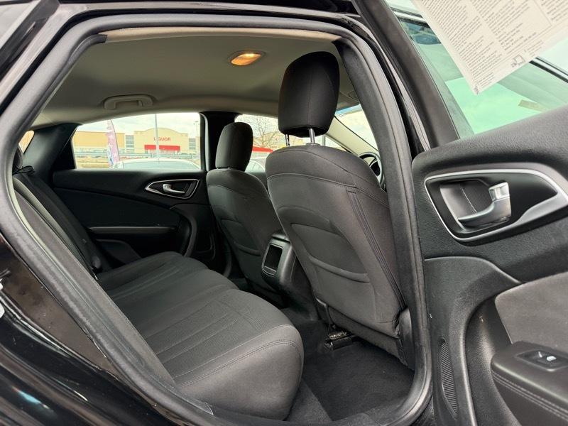 Chrysler 200 LX  2017