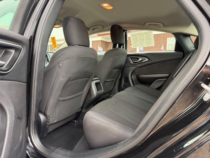 Chrysler 200 LX  2017