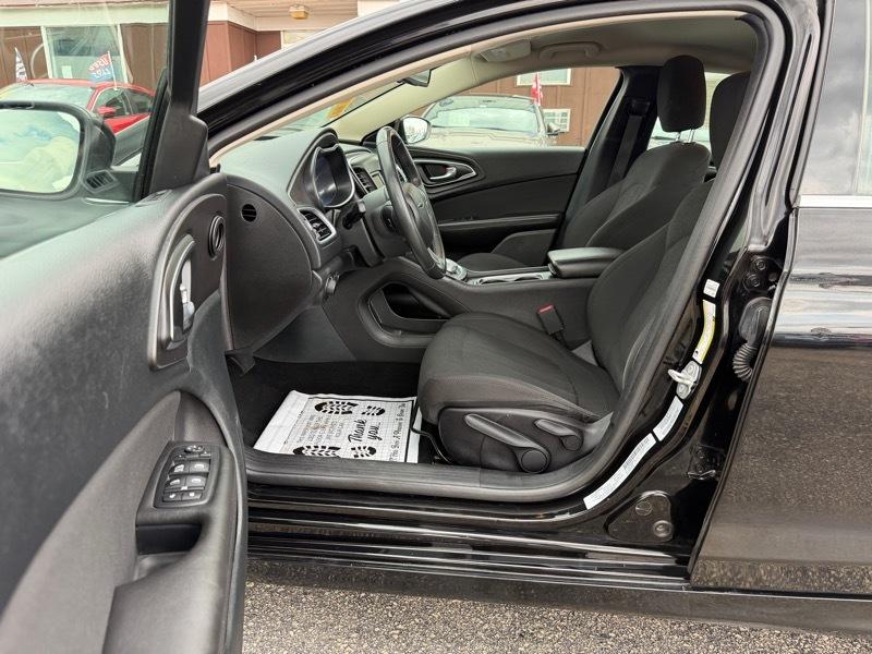 Chrysler 200 LX  2017