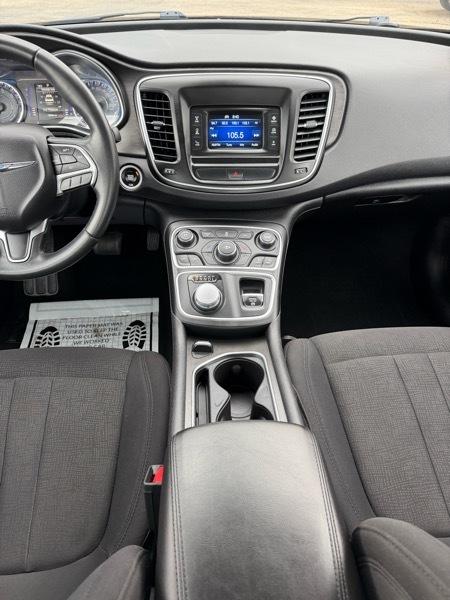 Chrysler 200 LX  2017