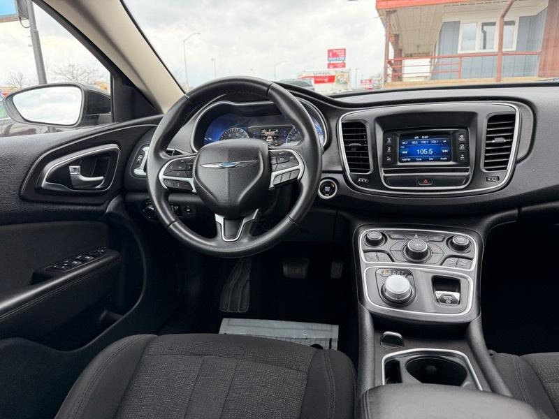 Chrysler 200 LX  2017