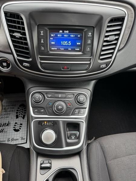 Chrysler 200 LX  2017