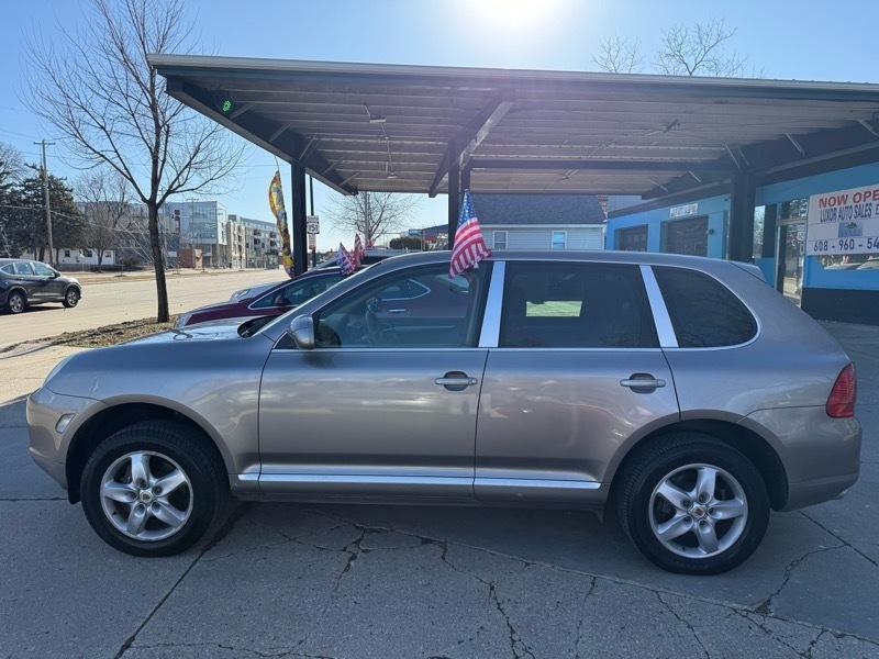 View vehicle photo 4