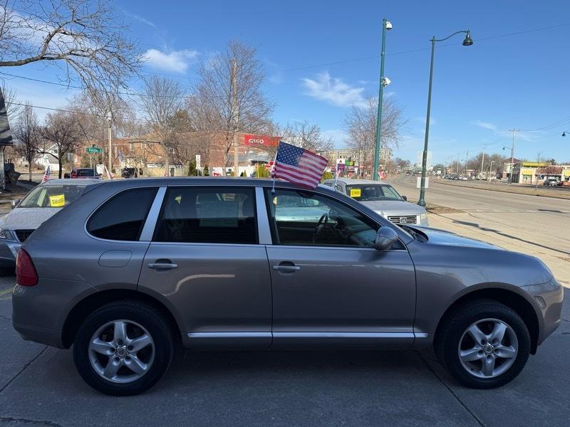 View vehicle photo 5