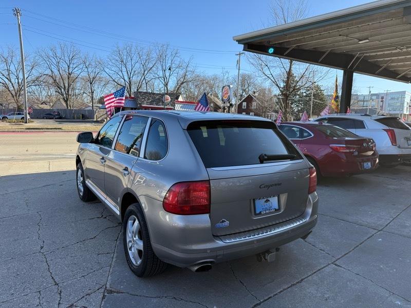 View vehicle photo 6