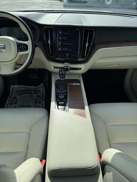 Volvo XC60 T6 Momentum AWD 2021