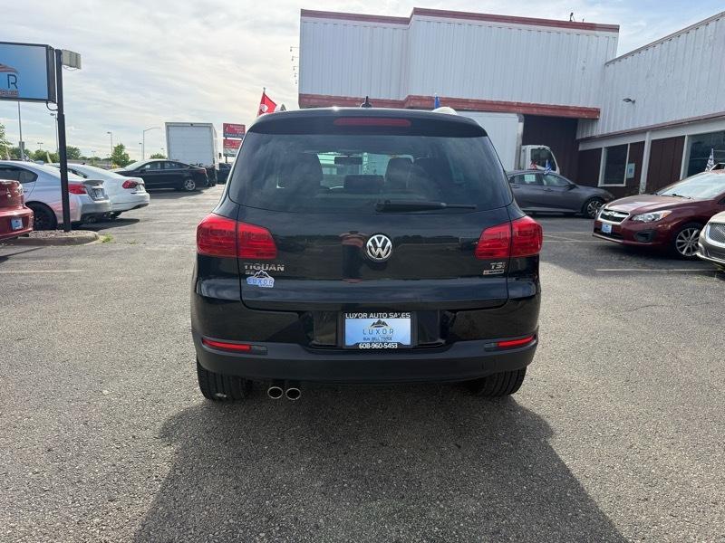 Volkswagen Tiguan S 2016