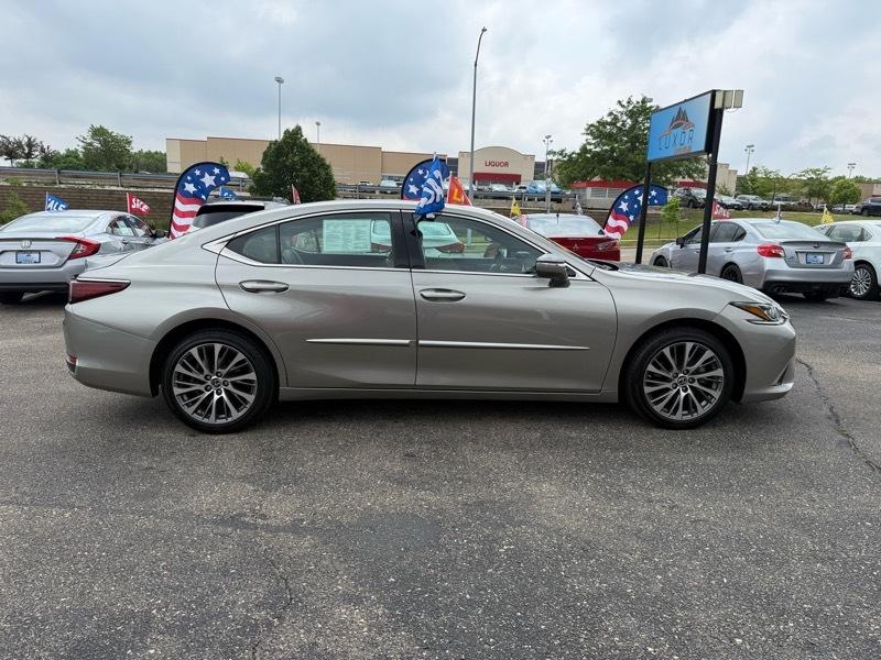 Lexus ES 250 Base 2021