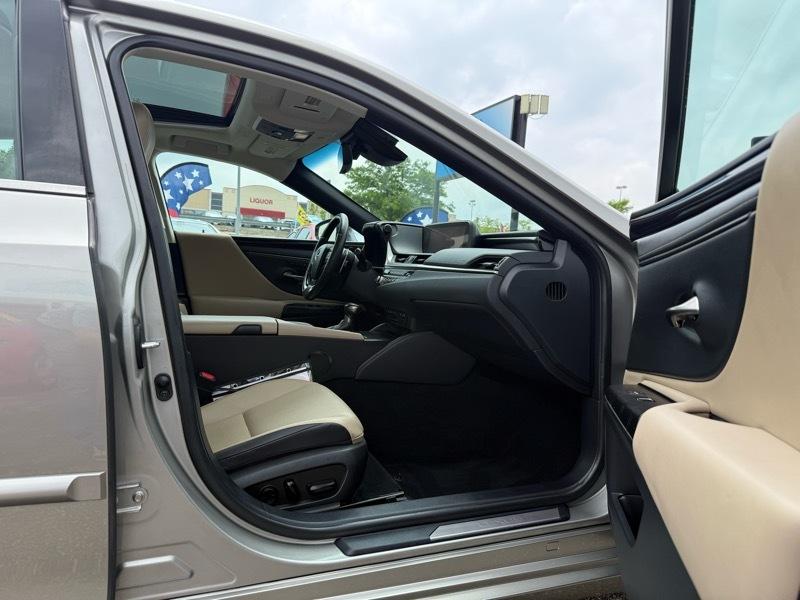 Lexus ES 250 Base 2021