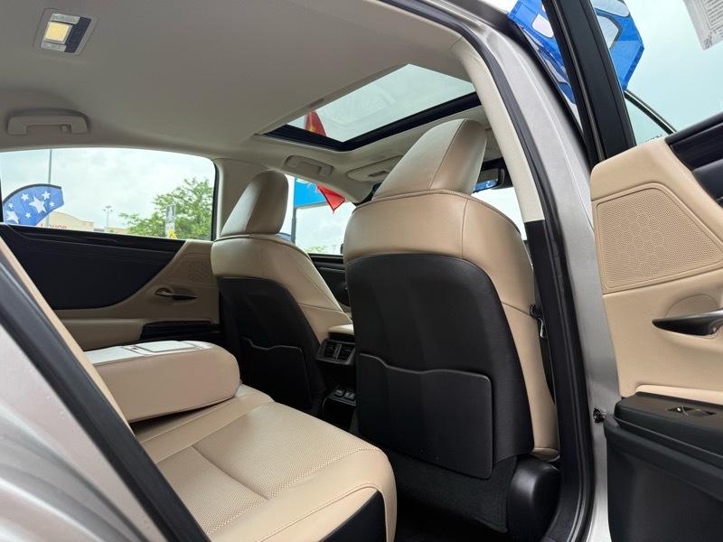 Lexus ES 250 Base 2021