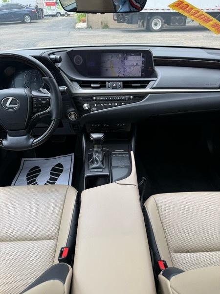 Lexus ES 250 Base 2021