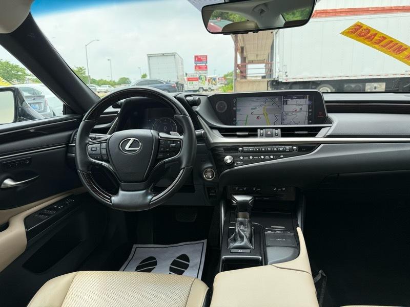 Lexus ES 250 Base 2021