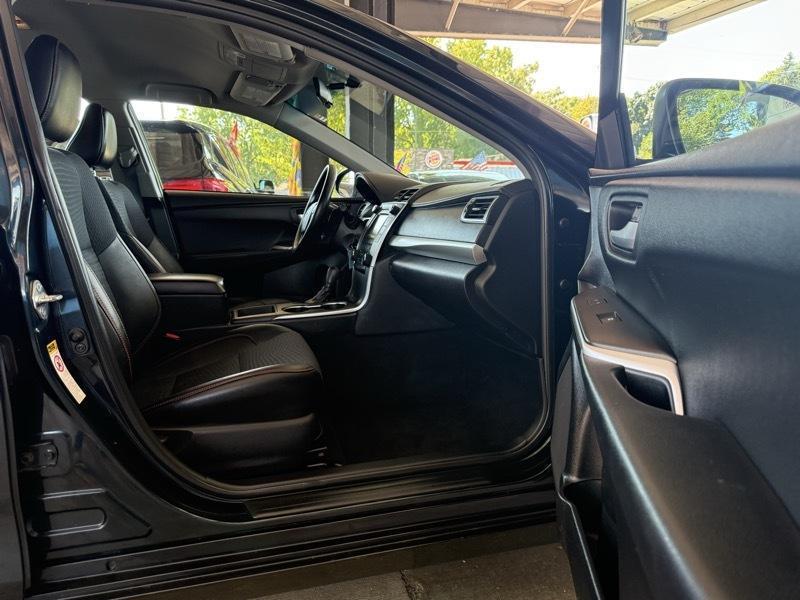Toyota Camry SE 2015