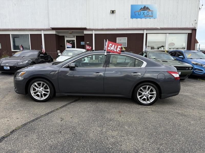 Nissan Maxima S 2009