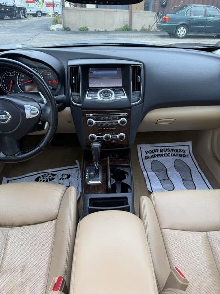 Nissan Maxima S 2009