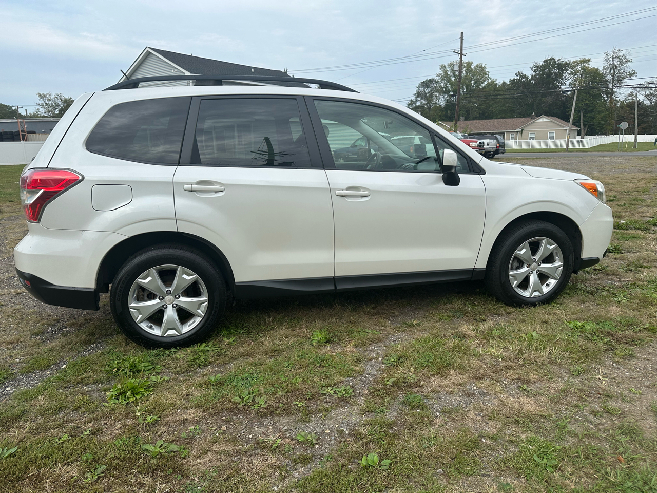 2014 Subaru Forester Premium photo 3