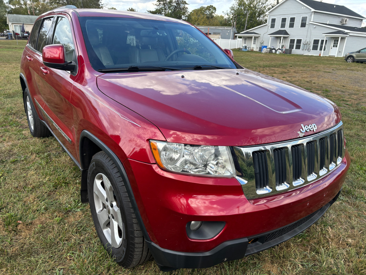 2011 Jeep Grand Cherokee Laredo photo 2