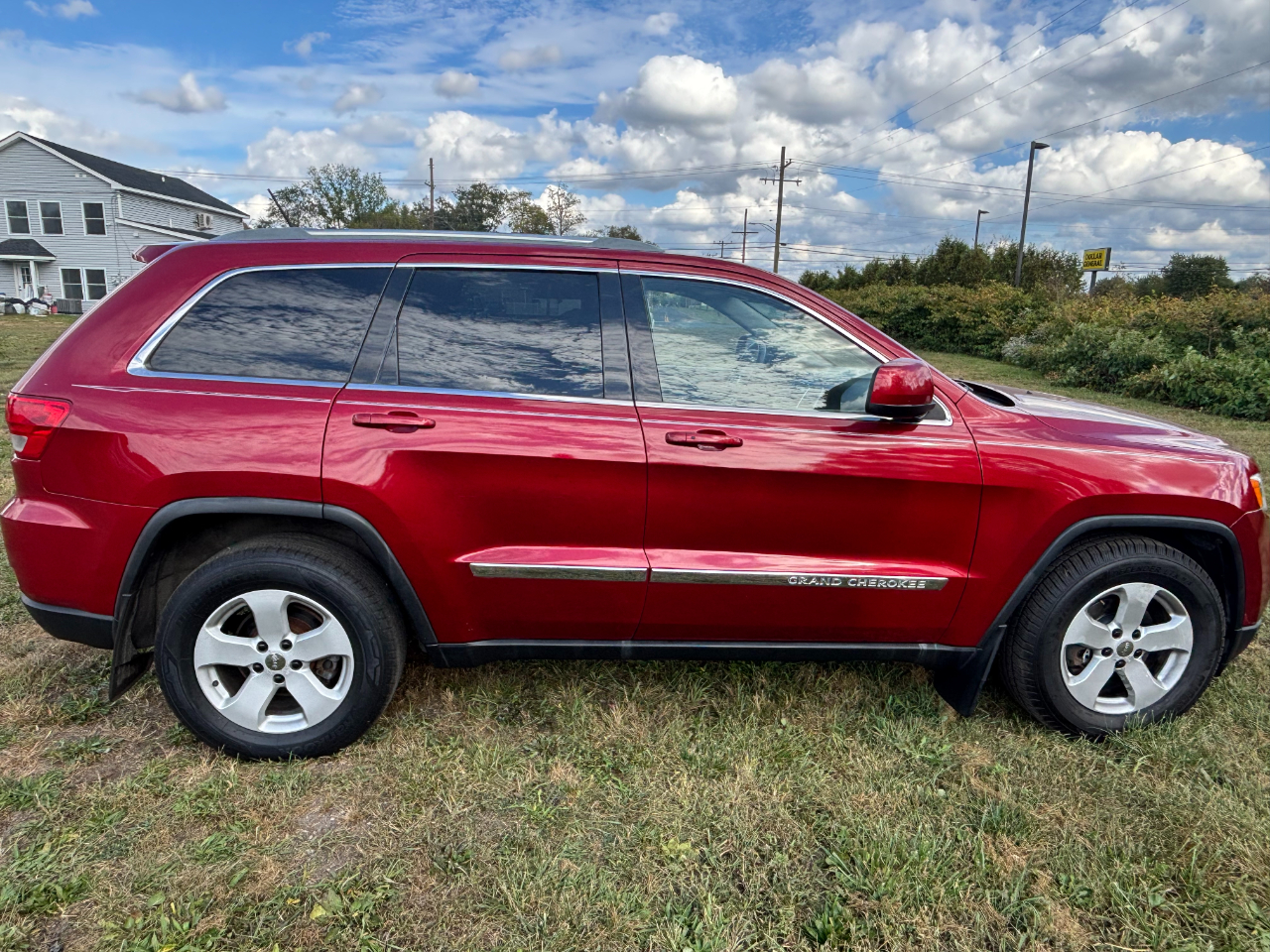 2011 Jeep Grand Cherokee Laredo photo 3