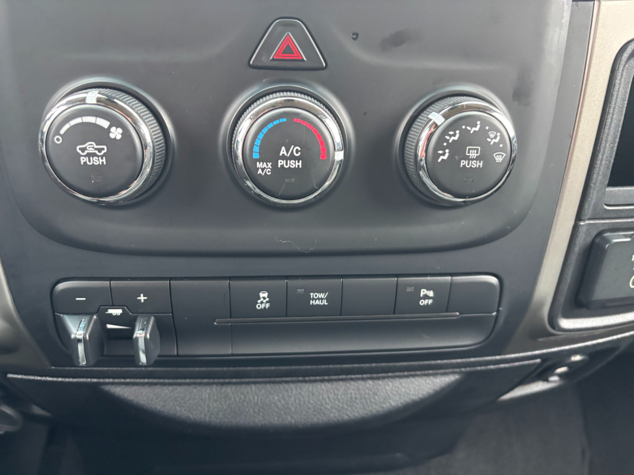 RAM 1500 SLT Quad Cab 4WD 2013