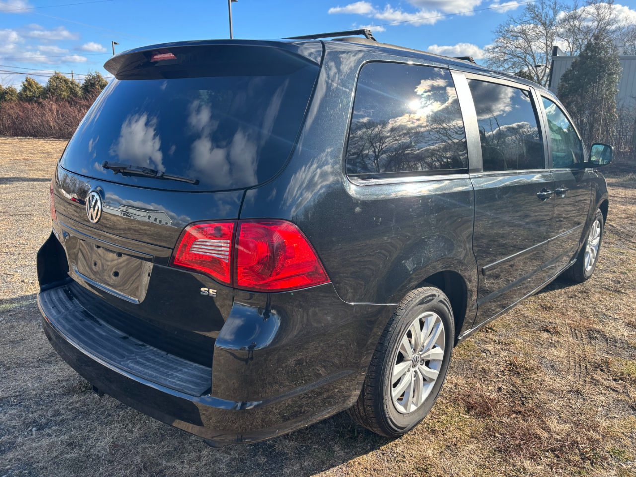 Volkswagen Routan SE 2014