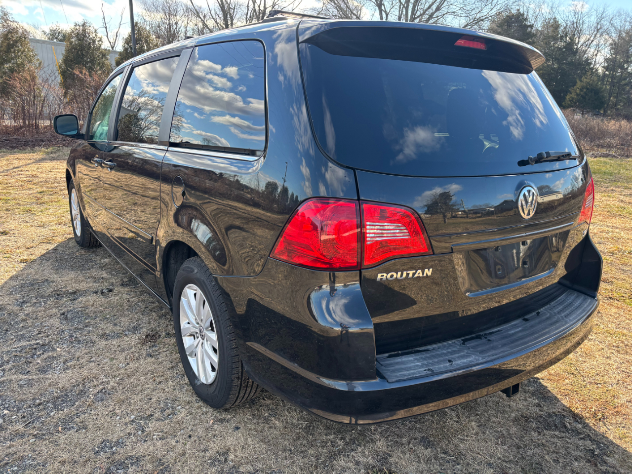 Volkswagen Routan SE 2014