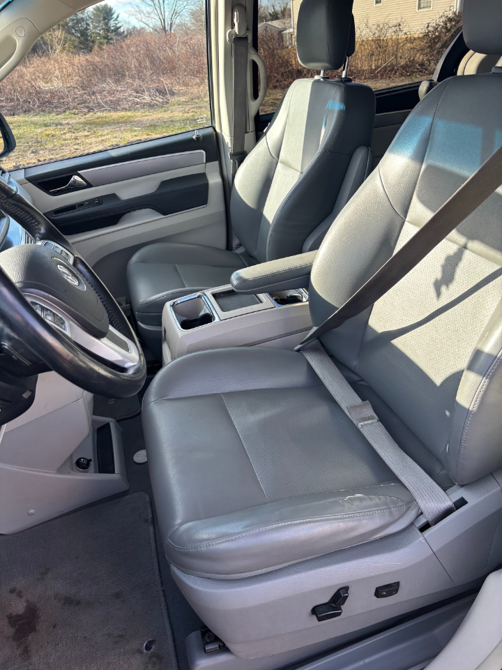 Volkswagen Routan SE 2014