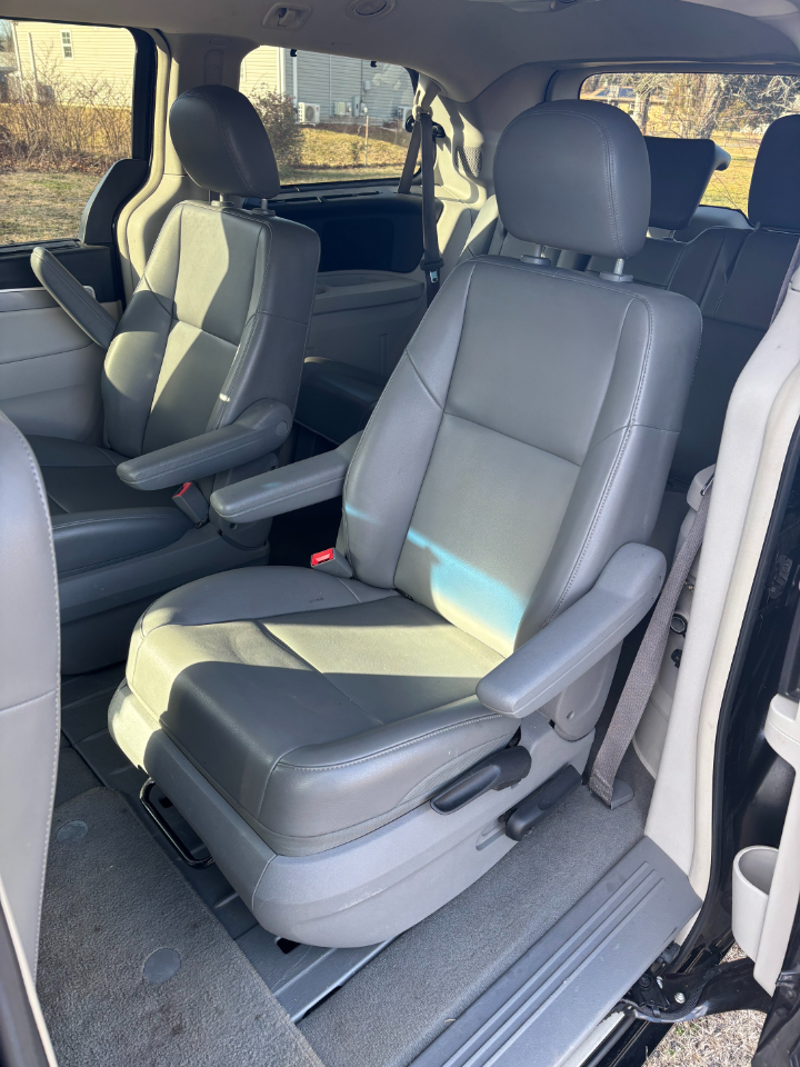 Volkswagen Routan SE 2014