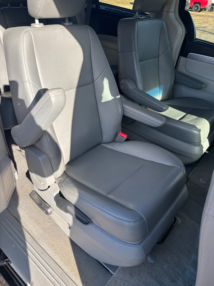 Volkswagen Routan SE 2014