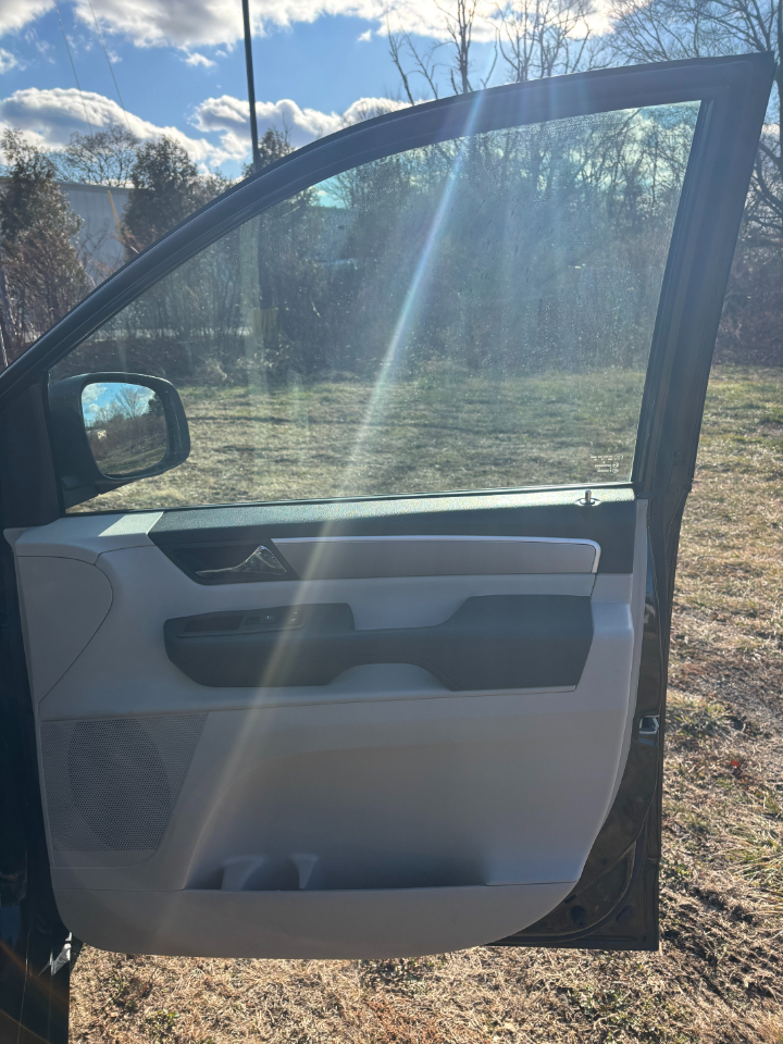 Volkswagen Routan SE 2014