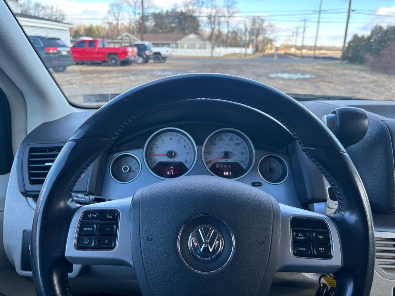 Volkswagen Routan SE 2014