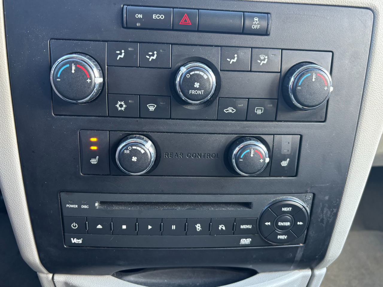 Volkswagen Routan SE 2014