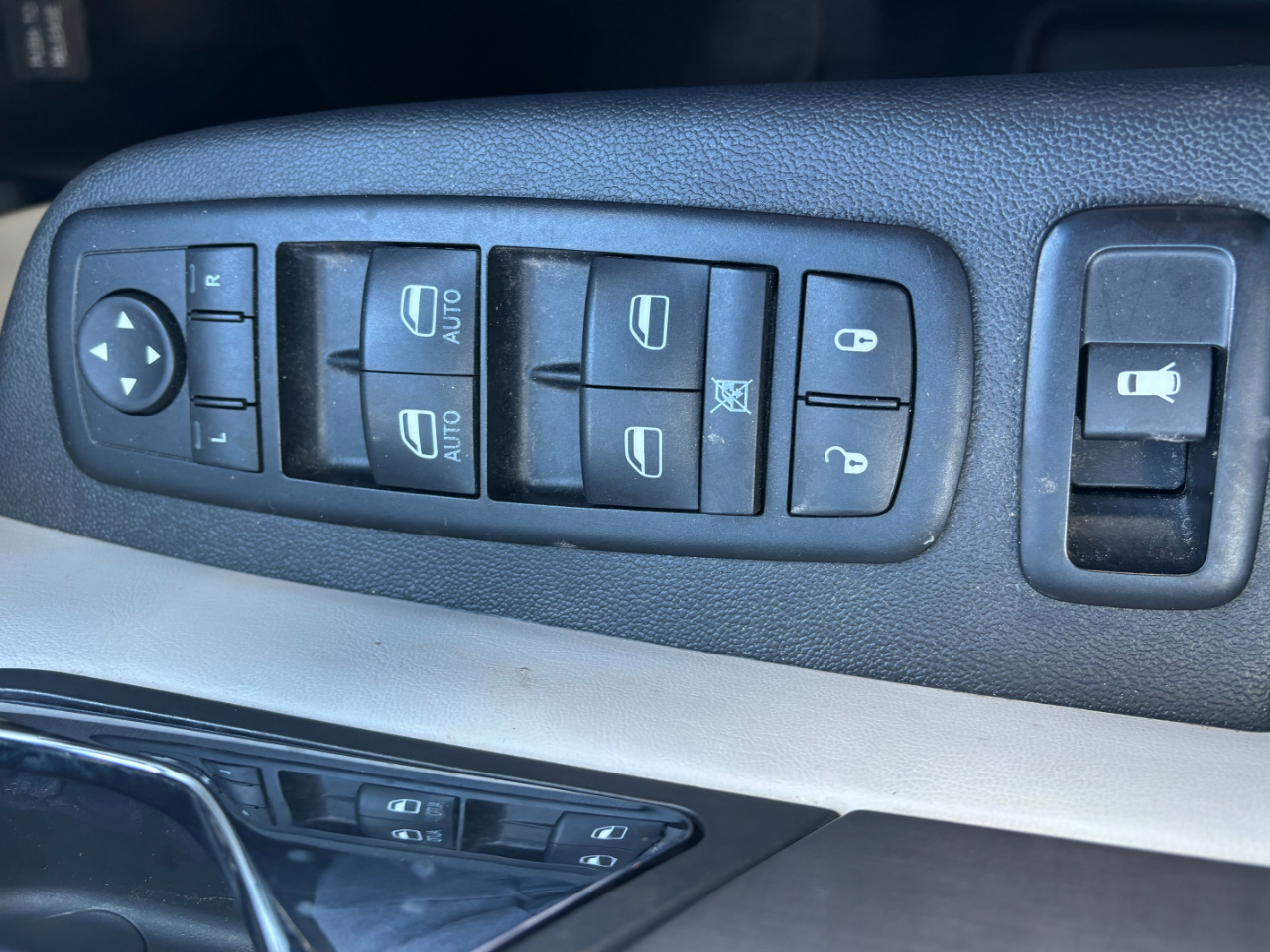 Volkswagen Routan SE 2014