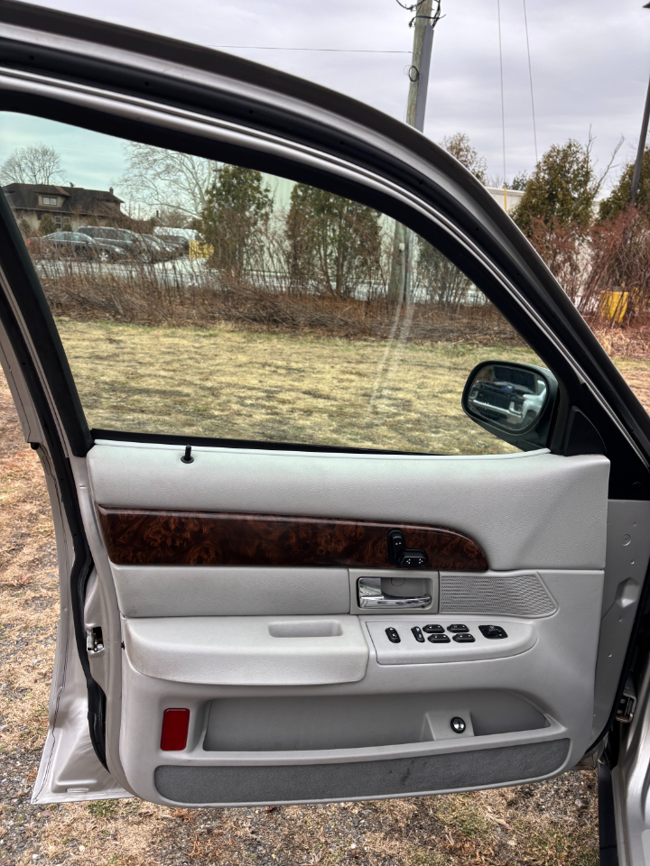 Mercury Grand Marquis 4dr Sdn LS Premium 2005