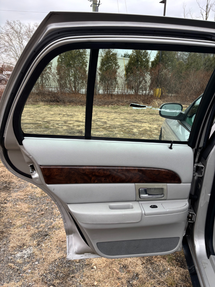 Mercury Grand Marquis 4dr Sdn LS Premium 2005