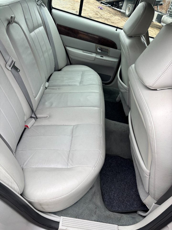 Mercury Grand Marquis 4dr Sdn LS Premium 2005