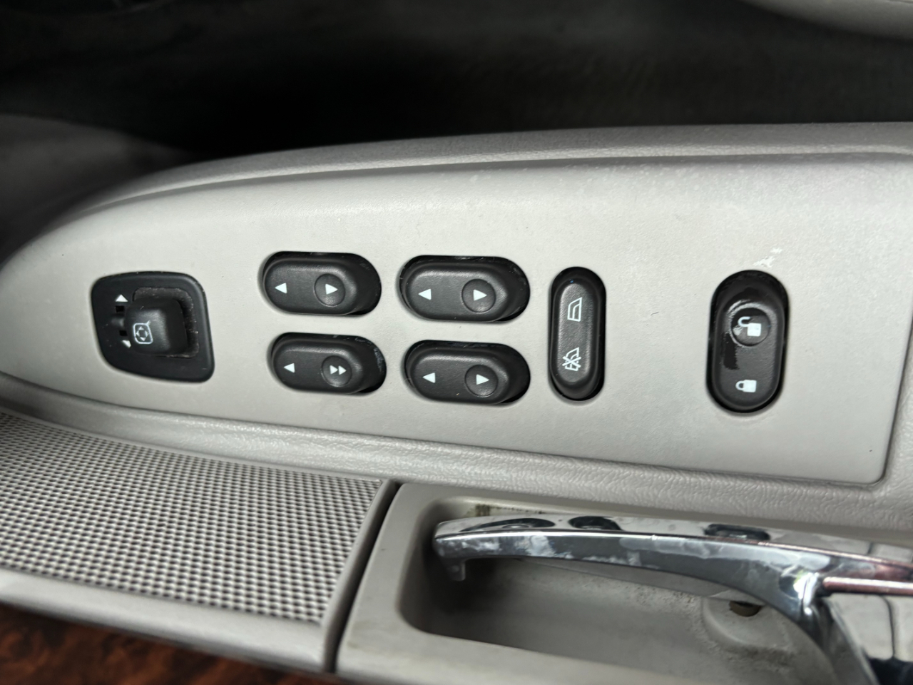 Mercury Grand Marquis 4dr Sdn LS Premium 2005