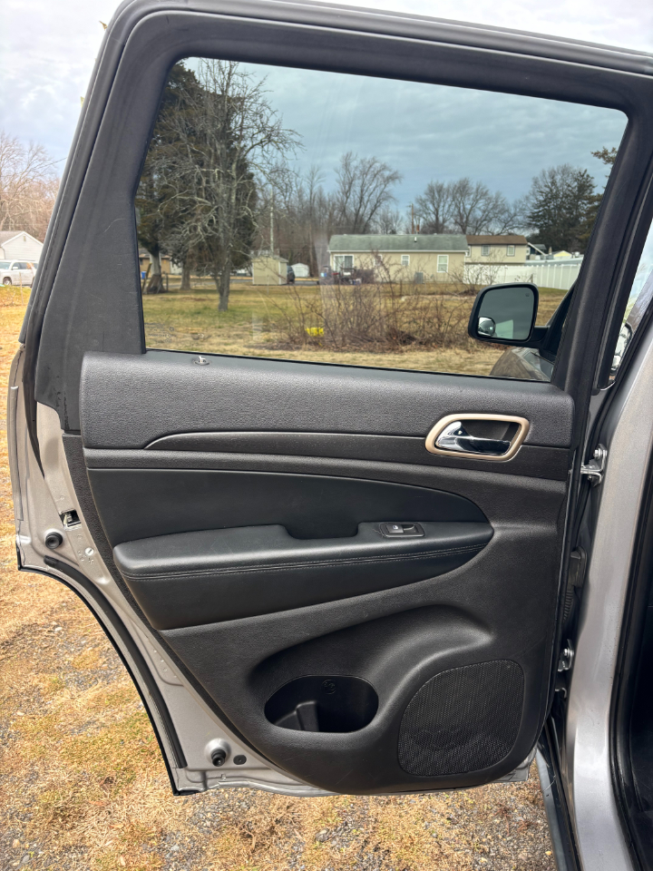 Jeep Grand Cherokee 4WD 4dr Laredo 2015