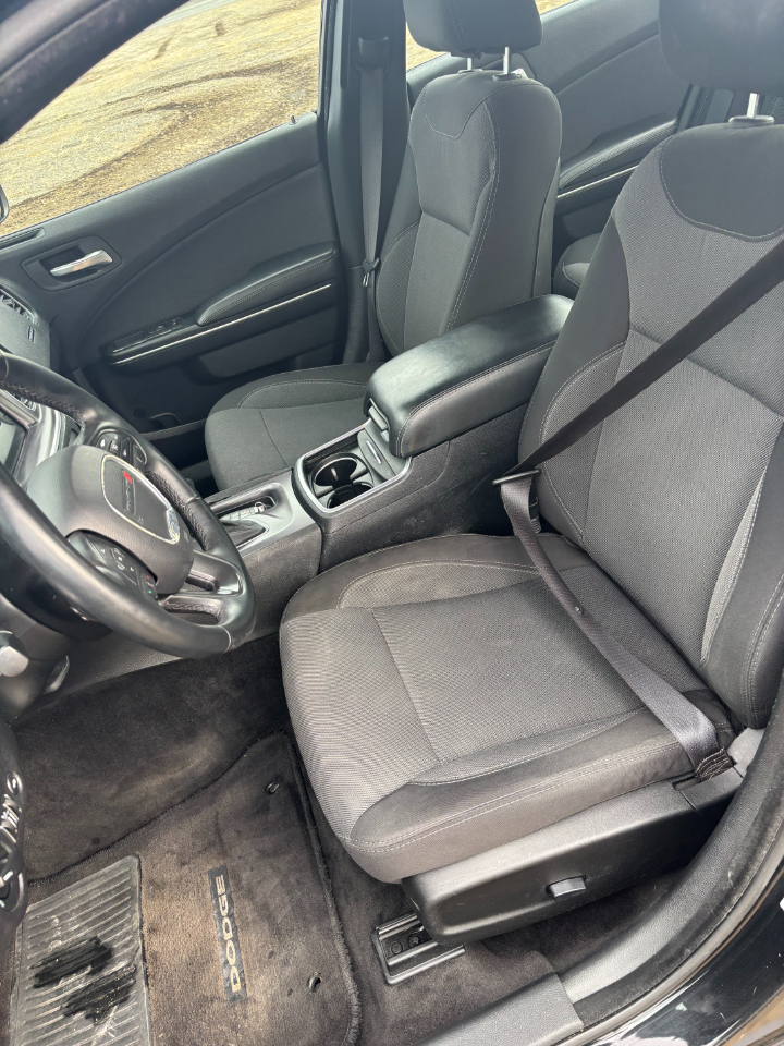 Dodge Charger SE 2015