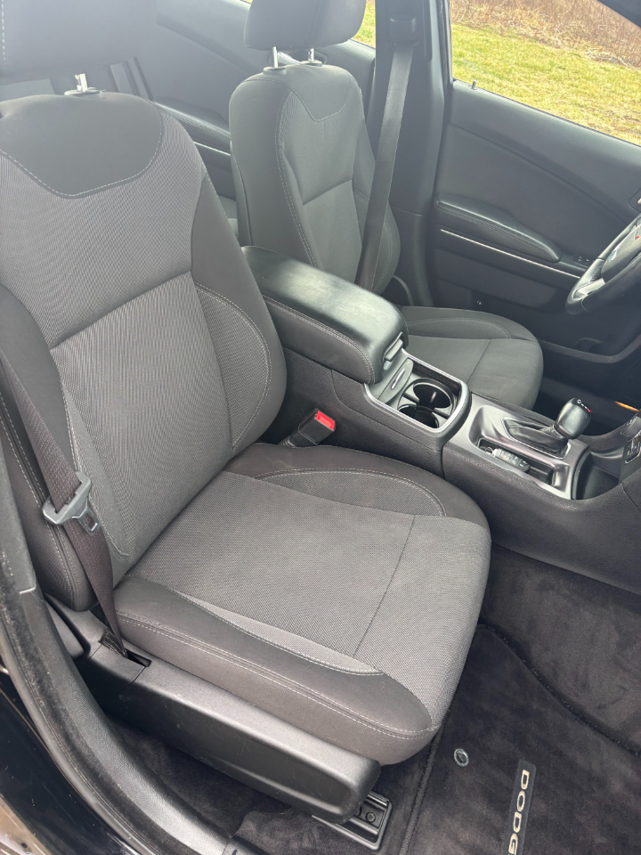 Dodge Charger SE 2015