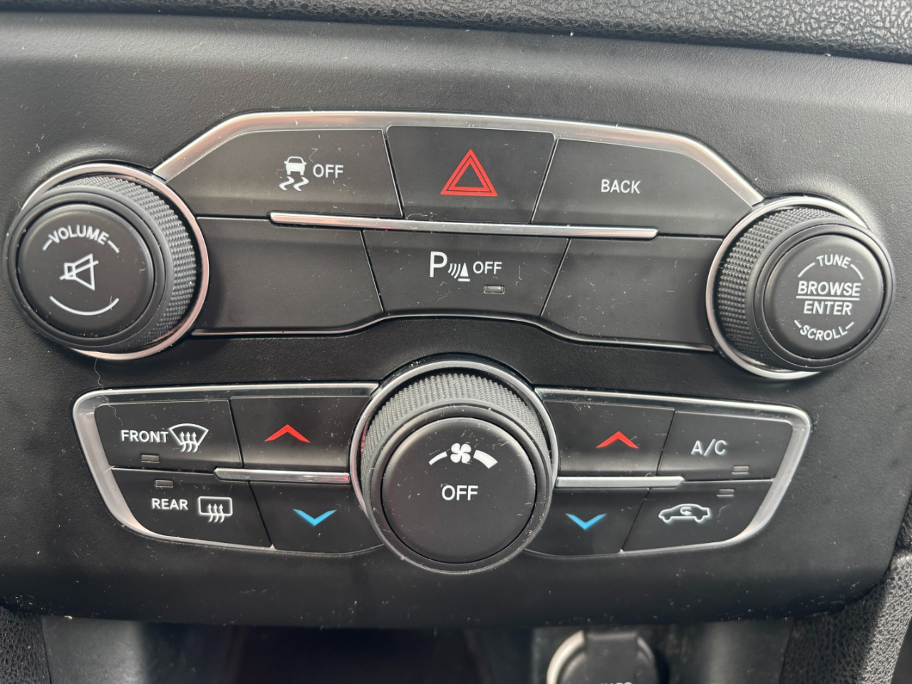 Dodge Charger SE 2015