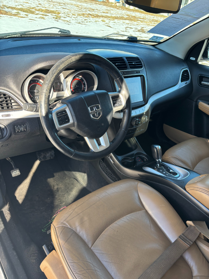 Dodge Journey AWD 4dr LUX 2011